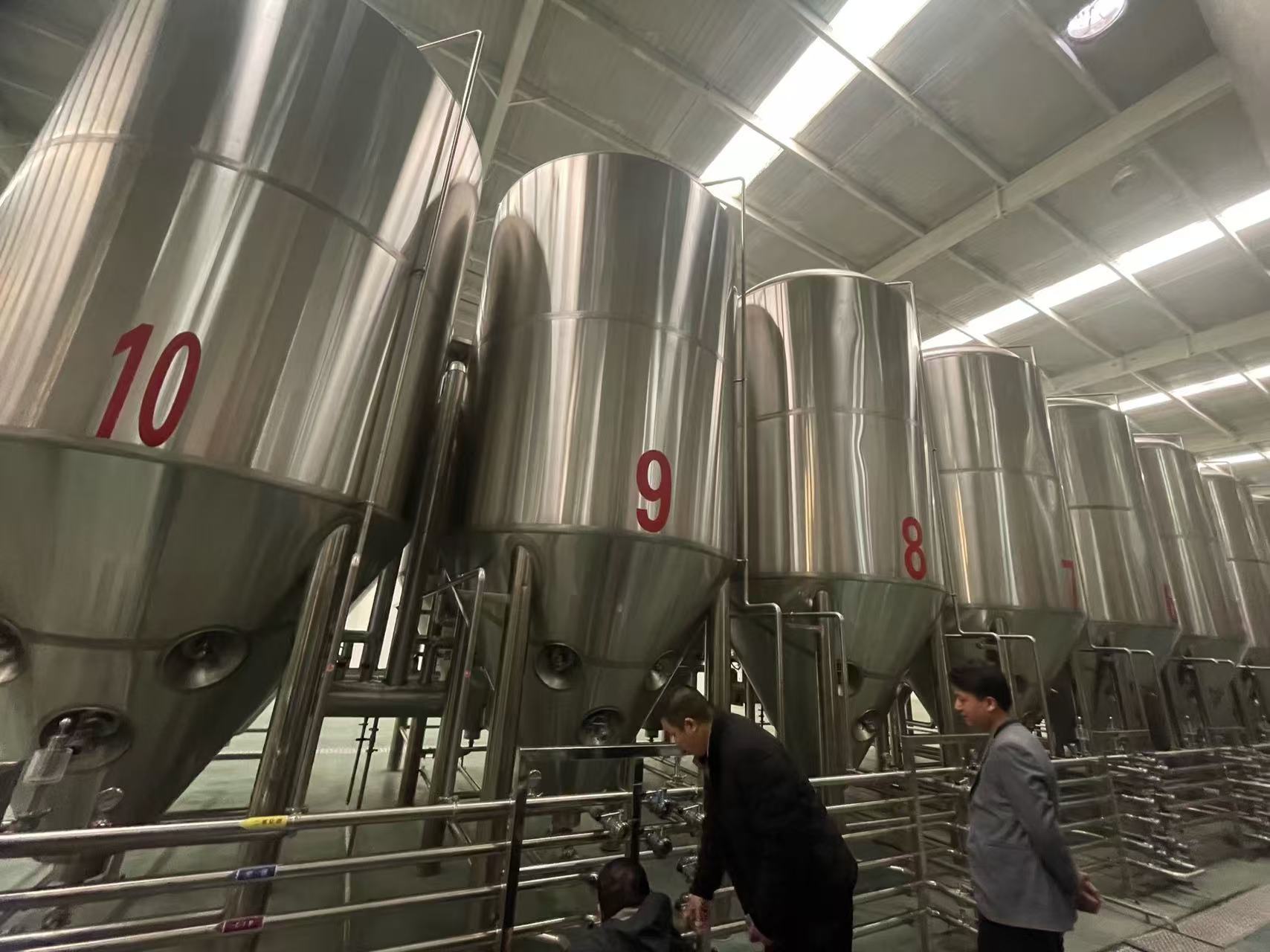 三家镇精酿啤酒设备厂—平面布置、设备设计、制造、调试、培训等一条龙服务